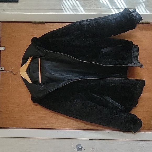 Beautiful Reversible Leather Bomber Jacket - Picture 4 of 6